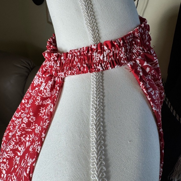 NWOT Floral Red and White Mini Dress cut out shoulders size medium - Picture 6 of 9